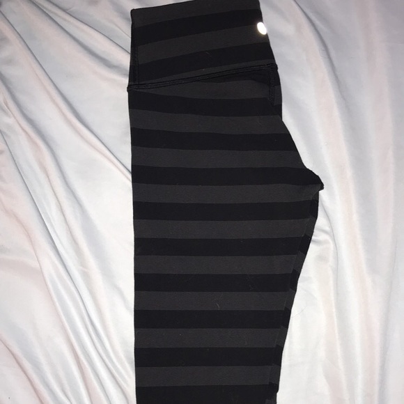 Lululemon leggings size 4 - Picture 1 of 3